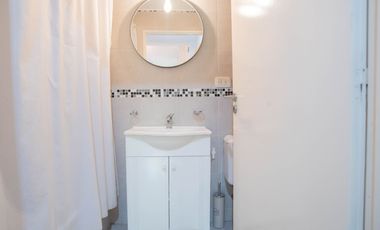 Monoambiente tipo estudio con balcón aterrazado y pileta.