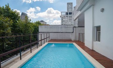 Monoambiente tipo estudio con balcón aterrazado y pileta.