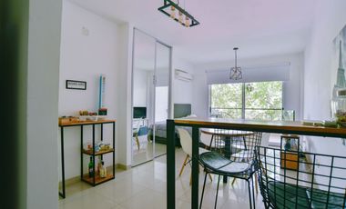 Monoambiente tipo estudio con balcón aterrazado y pileta.