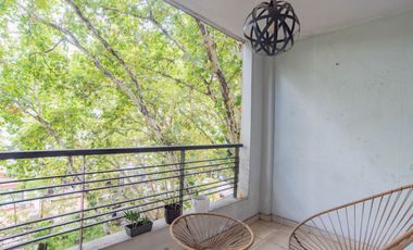 Monoambiente tipo estudio con balcón aterrazado y pileta.