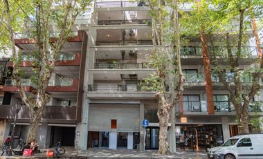 Monoambiente tipo estudio con balcón aterrazado y pileta.