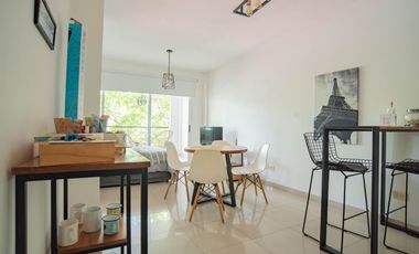 Monoambiente tipo estudio con balcón aterrazado y pileta.