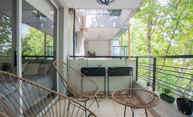 Monoambiente tipo estudio con balcón aterrazado y pileta.