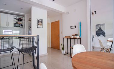 Monoambiente tipo estudio con balcón aterrazado y pileta.