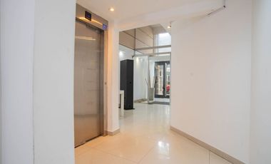 Monoambiente tipo estudio con balcón aterrazado y pileta.