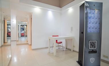 Monoambiente tipo estudio con balcón aterrazado y pileta.