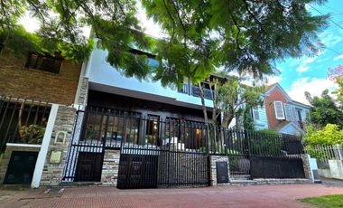 VENTA CASA MARTINEZ 8 AMBIENTES PILETA COCHERAS