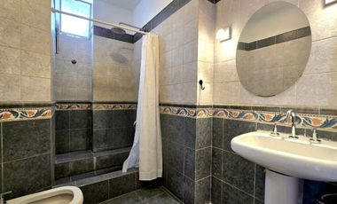 VENTA CASA MARTINEZ 8 AMBIENTES PILETA COCHERAS