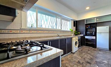 VENTA CASA MARTINEZ 8 AMBIENTES PILETA COCHERAS