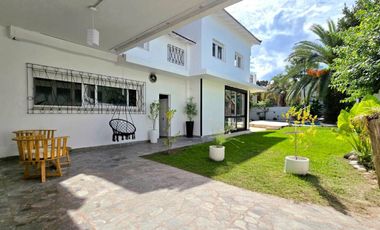 VENTA CASA MARTINEZ 8 AMBIENTES PILETA COCHERAS