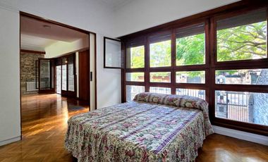 VENTA CASA MARTINEZ 8 AMBIENTES PILETA COCHERAS