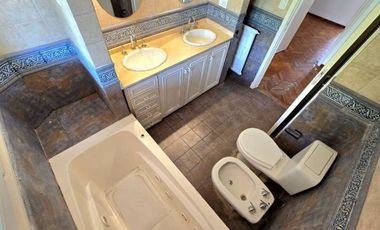 VENTA CASA MARTINEZ 8 AMBIENTES PILETA COCHERAS