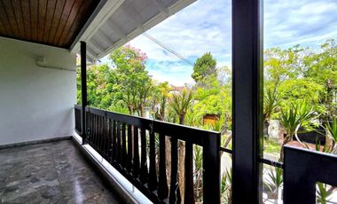 VENTA CASA MARTINEZ 8 AMBIENTES PILETA COCHERAS