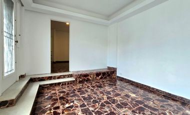 VENTA CASA MARTINEZ 8 AMBIENTES PILETA COCHERAS