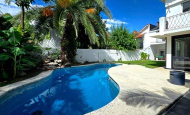 VENTA CASA MARTINEZ 8 AMBIENTES PILETA COCHERAS