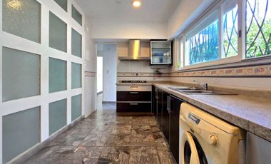 VENTA CASA MARTINEZ 8 AMBIENTES PILETA COCHERAS