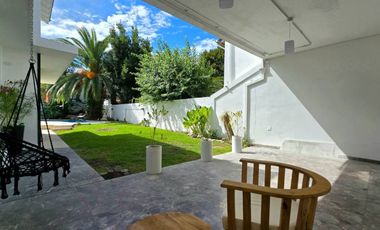 VENTA CASA MARTINEZ 8 AMBIENTES PILETA COCHERAS