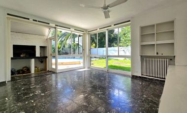 VENTA CASA MARTINEZ 8 AMBIENTES PILETA COCHERAS