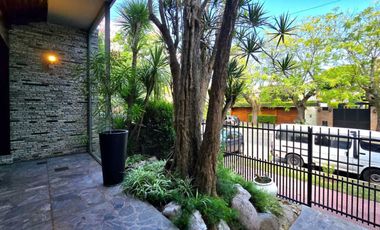 VENTA CASA MARTINEZ 8 AMBIENTES PILETA COCHERAS