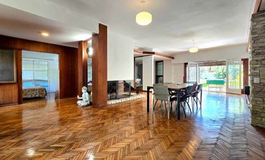 VENTA CASA MARTINEZ 8 AMBIENTES PILETA COCHERAS