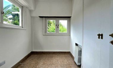 VENTA CASA MARTINEZ 8 AMBIENTES PILETA COCHERAS