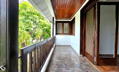 VENTA CASA MARTINEZ 8 AMBIENTES PILETA COCHERAS