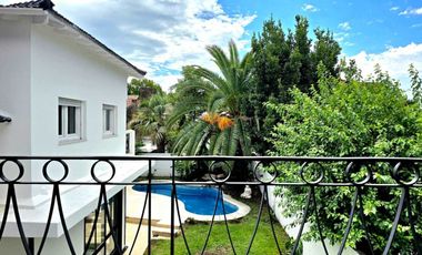 VENTA CASA MARTINEZ 8 AMBIENTES PILETA COCHERAS