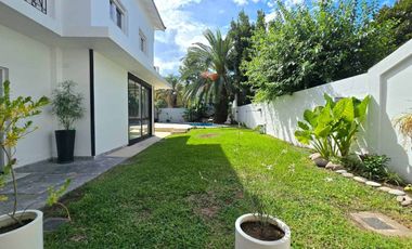 VENTA CASA MARTINEZ 8 AMBIENTES PILETA COCHERAS