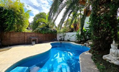 VENTA CASA MARTINEZ 8 AMBIENTES PILETA COCHERAS