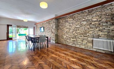 VENTA CASA MARTINEZ 8 AMBIENTES PILETA COCHERAS