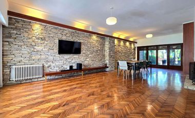 VENTA CASA MARTINEZ 8 AMBIENTES PILETA COCHERAS