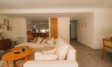 VENTA CASA moderna, casi a estrenar, en Beccar