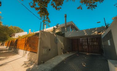 VENTA CASA moderna, casi a estrenar, en Beccar