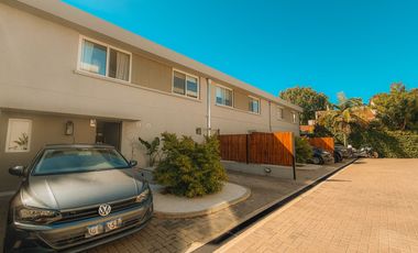 VENTA CASA moderna, casi a estrenar, en Beccar