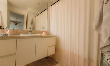 VENTA CASA moderna, casi a estrenar, en Beccar