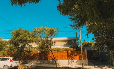 VENTA CASA moderna, casi a estrenar, en Beccar