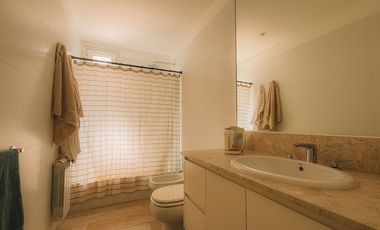 VENTA CASA moderna, casi a estrenar, en Beccar