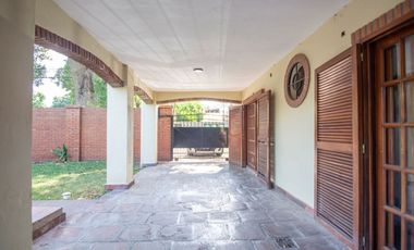 Casa 5 amb c/jardín, cochera, dep. en Don Torcuato