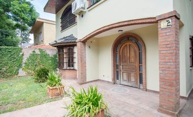 Casa 5 amb c/jardín, cochera, dep. en Don Torcuato