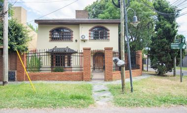 Casa 5 amb c/jardín, cochera, dep. en Don Torcuato