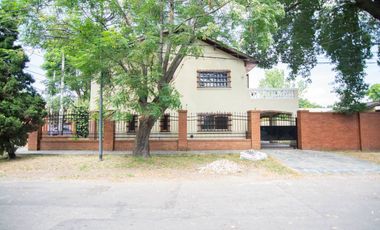 Casa 5 amb c/jardín, cochera, dep. en Don Torcuato