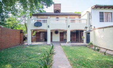 Casa 5 amb c/jardín, cochera, dep. en Don Torcuato