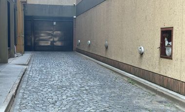 VENTA AMPLIA COCHERA ALMAGRO - PLANTA BAJA.