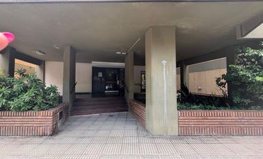 VENTA AMPLIA COCHERA ALMAGRO - PLANTA BAJA.