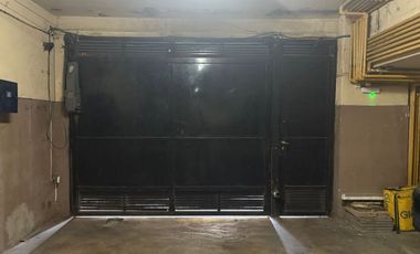 VENTA AMPLIA COCHERA ALMAGRO - PLANTA BAJA.