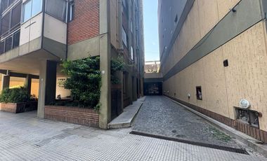 VENTA AMPLIA COCHERA ALMAGRO - PLANTA BAJA.