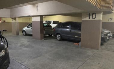 VENTA AMPLIA COCHERA ALMAGRO - PLANTA BAJA.