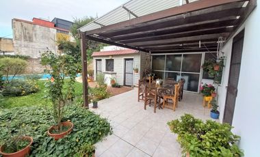 CASA 5 AMB JARDIN PILETA Y COCHERA - V. BALLESTER