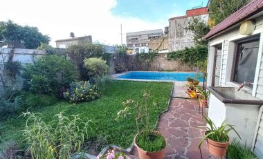 CASA 5 AMB JARDIN PILETA Y COCHERA - V. BALLESTER