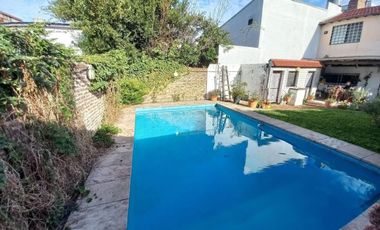 CASA 5 AMB JARDIN PILETA Y COCHERA - V. BALLESTER
